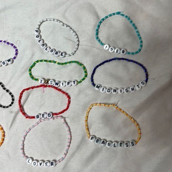 Taylor Swift Beaded Bracelets. Lot of 10. All 10 of her albums. - Picture 6 of 7